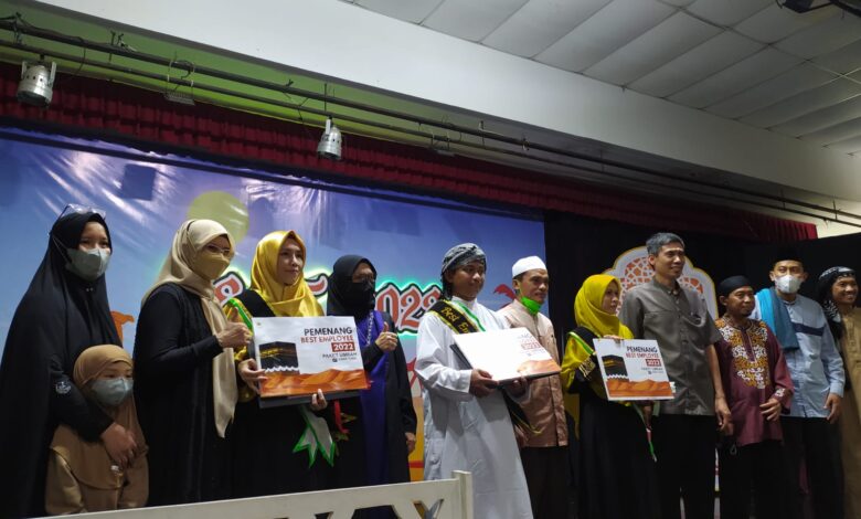 Sekolah Islam Athirah Berikan Hadiah 3 Paket Umrah Guru Muda Berbakat