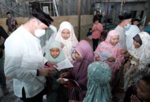 Tarawih Keliling, Adnan Diserbu Anak-Anak Isi Buku Amaliah Ramadan