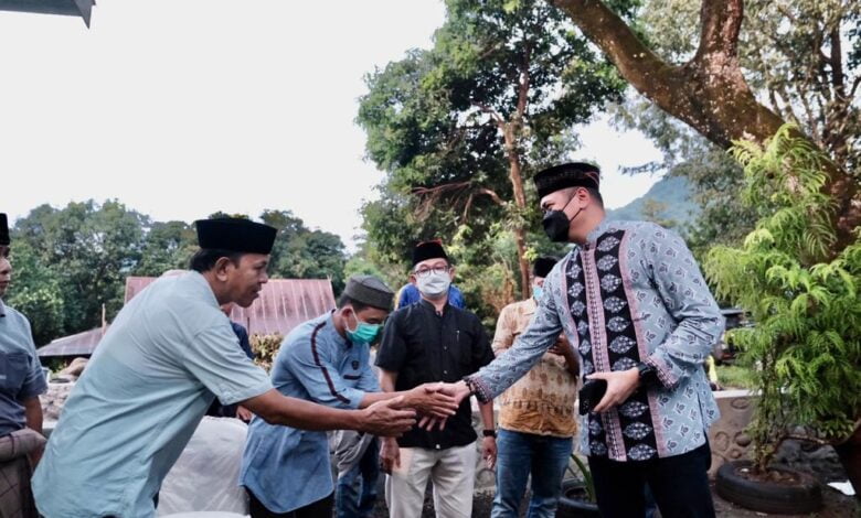 Adnan-Kio Akhiri Tarawih Keliling di Kecamatan Parangloe