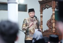 Tarawih Keliling, Adnan dan Abd Rauf Serahkan Bantuan @Rp50 Juta untuk Masjid