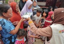 Food Truck ACT Bagikan Menu Ifthor ke Masyarakat Pra Sejahtera di Kota Makassar