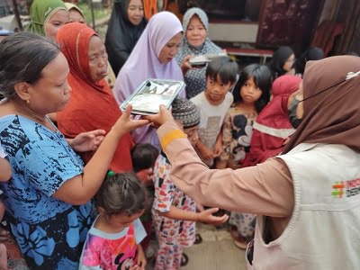 Food Truck ACT Bagikan Menu Ifthor ke Masyarakat Pra Sejahtera di Kota Makassar