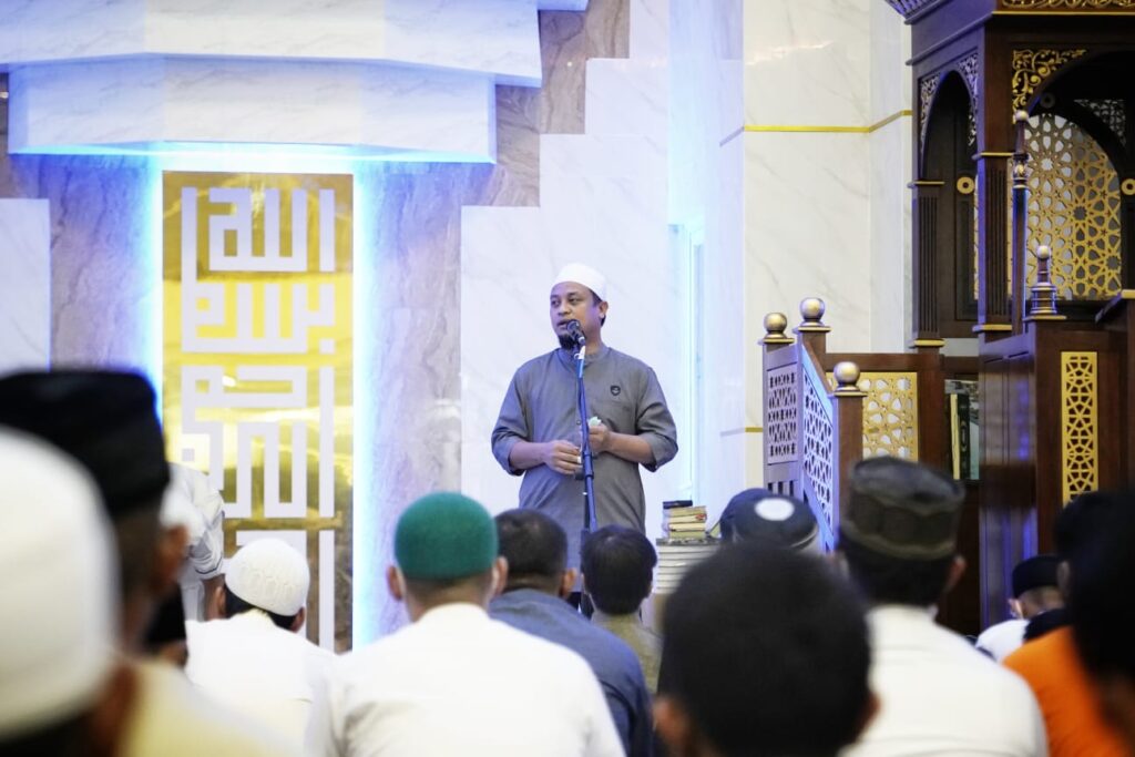 Salat Tarawih Perdana Berjemaah di Masjid Kubah 99 Asmaul Husna, Gubernur: Perbanyak Ibadah
