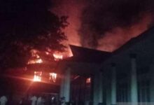 Kantor Bupati Halmahera Selatan Terbakar, Bagian Atap Hangus