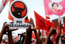 Nasrun dan Rahman Bando Kembalikan Formulir Pendaftaran Cawali Makassar 2024 ke PDI Perjuangan