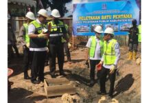 Letakkan Batu Pertama Mal Pelayanan Publik Bone, Bupati Andi Fahsar Minta Kualitas Bangunan Terbaik