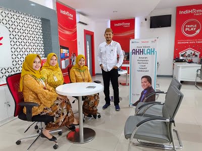 Peringatan Hari Kartini di Telkom Bone: CS Berkebaya Anggun Melayani Pelanggan