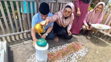Ziarah Makam, Wali Kota Hadi Berwisata ke Tanjung Ruru