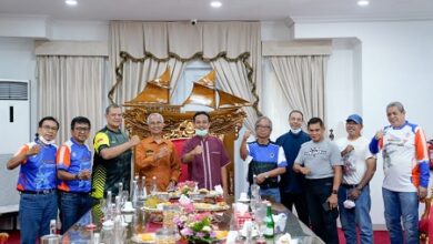 Andi Sudirman Promosikan Wisata, Kuliner dan Budaya Sulsel ke Pembalap Legendaris Indonesia