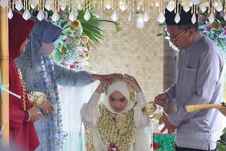 Putri Wali Kota Danny Aura Aulia Imandara Jalani Prosesi Siraman Jelang Nikah