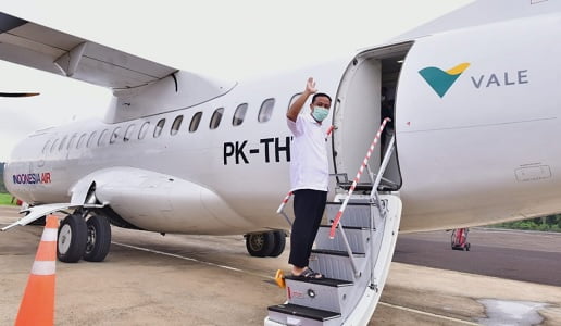 Gubernur Andi Sudirman Terbang dari Bandara Sorowako ke Makassar Usai Diserahkan PT Vale