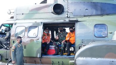 Gunakan Helikopter, Gubernur Pantau Pencarian KM Ladang Pertiwi di Perairan Pangkep
