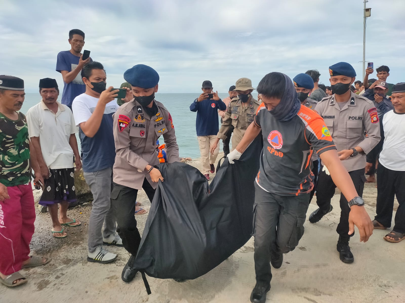 Ditemukan Dalam Keadaan Tersangkut Dibawah Kapal, Korban Nelayan ...