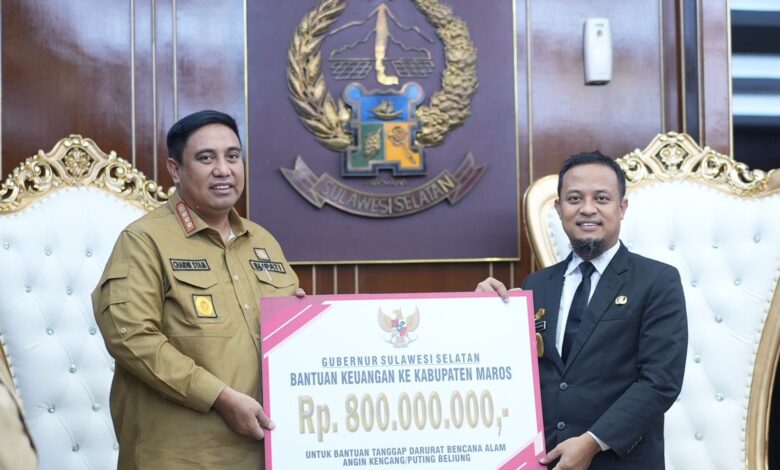 Respons Bencana Angin Puting Beliung Maros, Gubernur Andi Sudirman Serahkan Bantuan Keuangan Tanggap Darurat Senilai Rp800 Juta