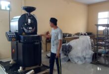 Tingkatkan Kualitas Produksi Kopi, Gubernur Sulsel Salurkan Mesin Pengolahan untuk IKM di Luwu