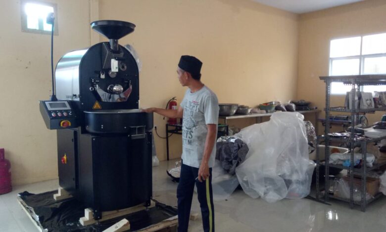 Tingkatkan Kualitas Produksi Kopi, Gubernur Sulsel Salurkan Mesin Pengolahan untuk IKM di Luwu