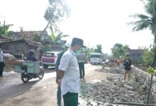 Gubernur Sulsel Tinjau Pekerjaan Talud Ruas Pekkae-Takkalalla untuk Cegah Luapan Banjir