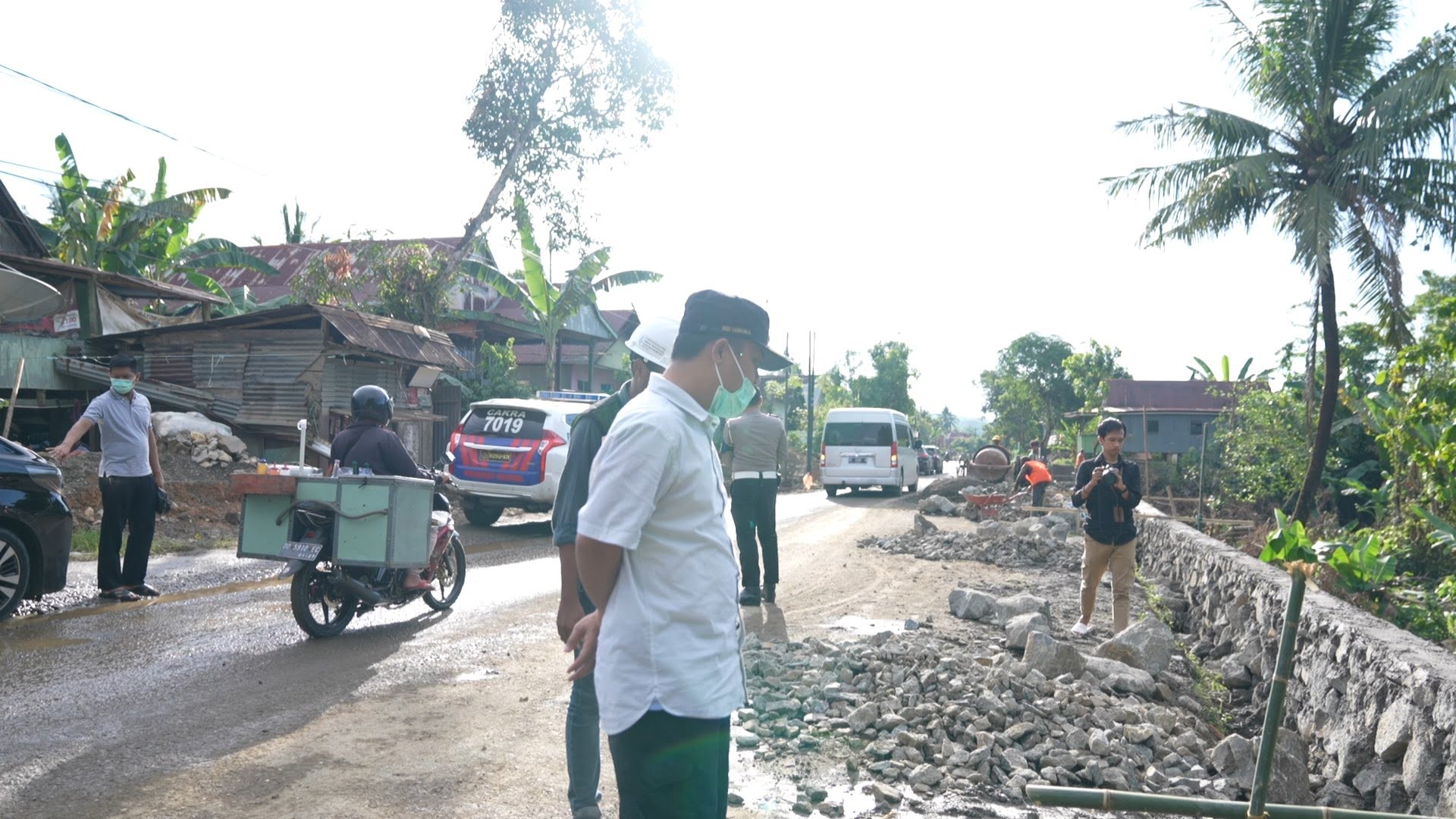 Gubernur Sulsel Tinjau Pekerjaan Talud Ruas Pekkae-Takkalalla untuk Cegah Luapan Banjir