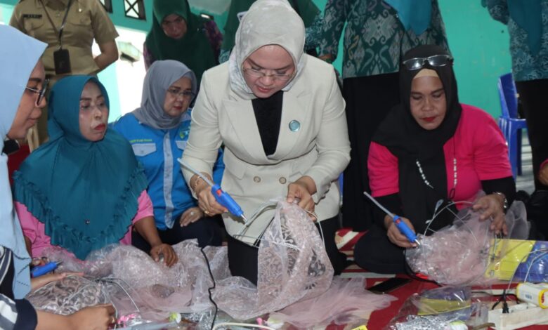 Tingkatkan Pengetahuan dan Wawasan, Ketua TP PKK Palu Resmikan Kegiatan Praktek Keterampilan Perempuan