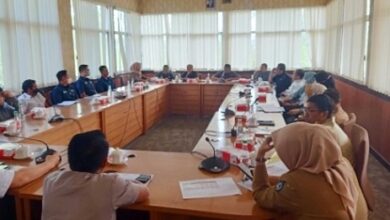 Rapat Komisi II DPRD Bone, Andi Idris Rahman & Kadis Pertanian Bone Warning Pengusaha Pupuk