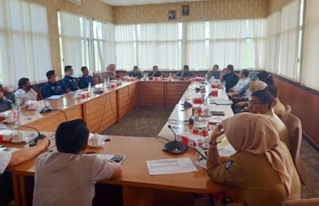 Rapat Komisi II DPRD Bone, Andi Idris Rahman & Kadis Pertanian Bone Warning Pengusaha Pupuk