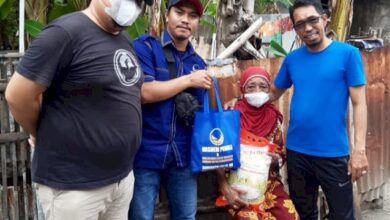 Ketua DPRD Makassar Serahkan Bantuan untuk Warga di Pulau Kodingareng