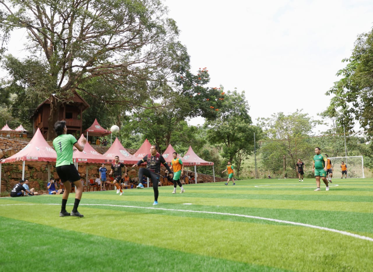 Jalin Silaturahmi, Danny Main Futsal Bareng Anggota DPRD Makassar