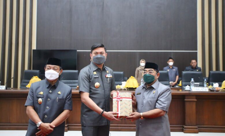 Bupati Gowa Serahkan Ranperda Pertanggujawaban APBD Tahun Anggaran 2021 ke DPRD