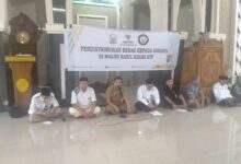 UPZ Baznas Pemprov Sulsel Salurkan Beras Kepada Kaum Dhuafa di Makassar