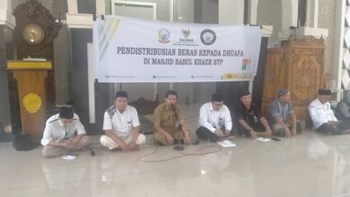 UPZ Baznas Pemprov Sulsel Salurkan Beras Kepada Kaum Dhuafa di Makassar