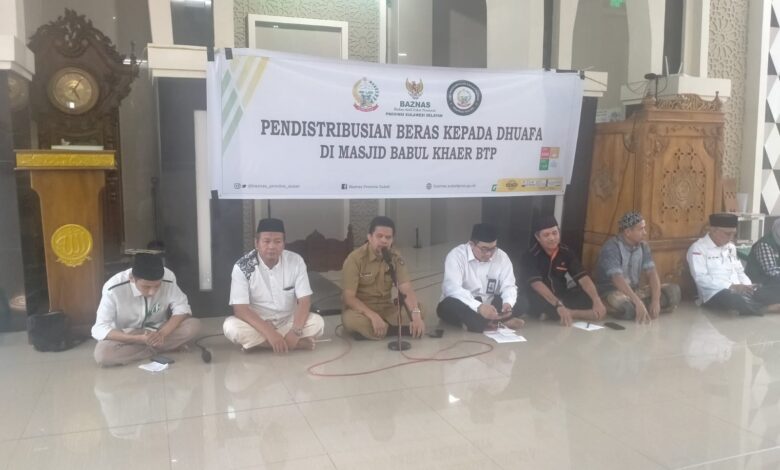 UPZ Baznas Pemprov Sulsel Salurkan Beras Kepada Kaum Dhuafa di Makassar