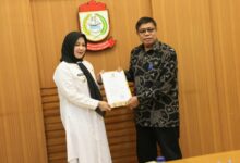 Fatmawati Bersama Rektor UKI Paulus Makassar Perjuangkan Bantuan Rusun PUPR