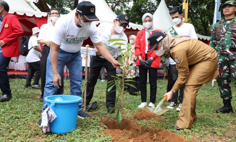 Andi Sudirman Dampingi Menteri PMK Sukseskan Penanaman 10 Juta Pohon di Sulsel