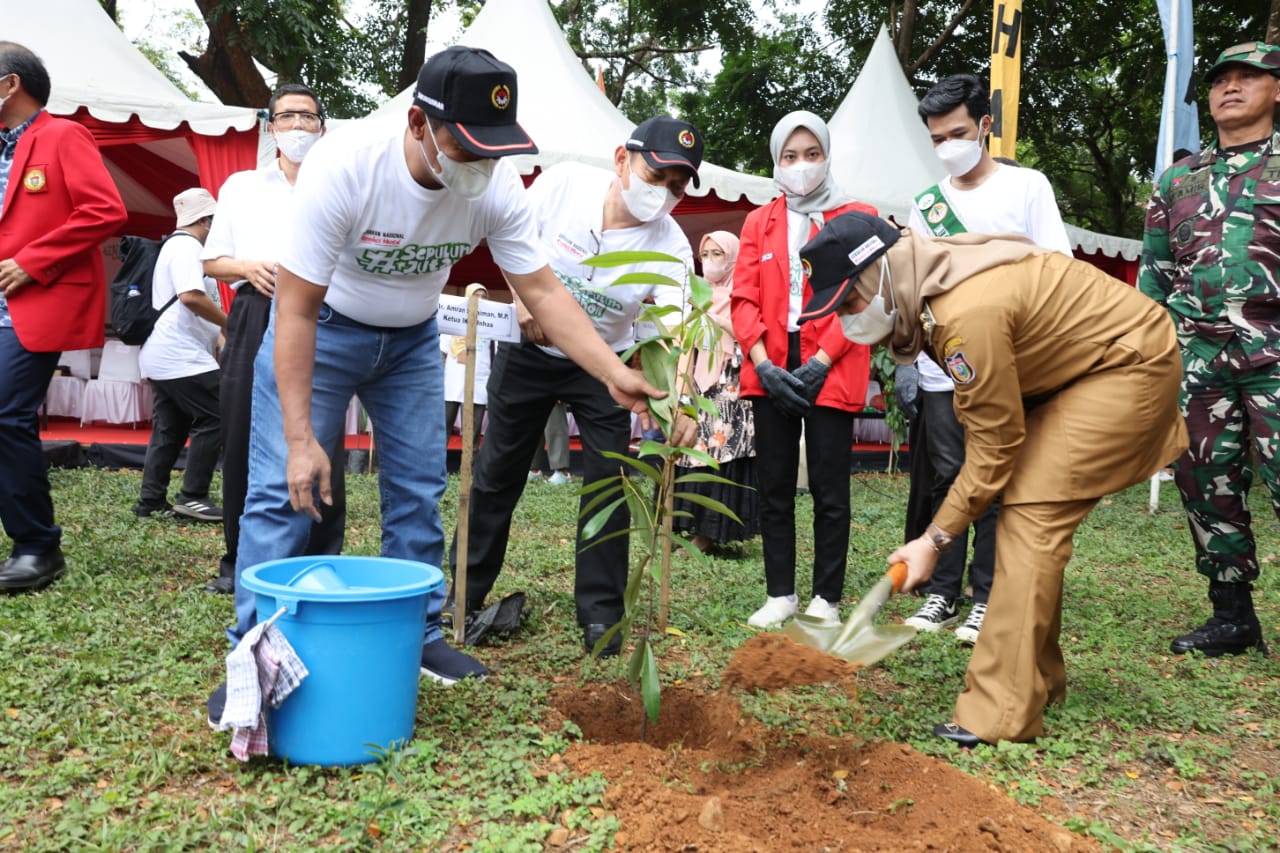 Andi Sudirman Dampingi Menteri PMK Sukseskan Penanaman 10 Juta Pohon di Sulsel