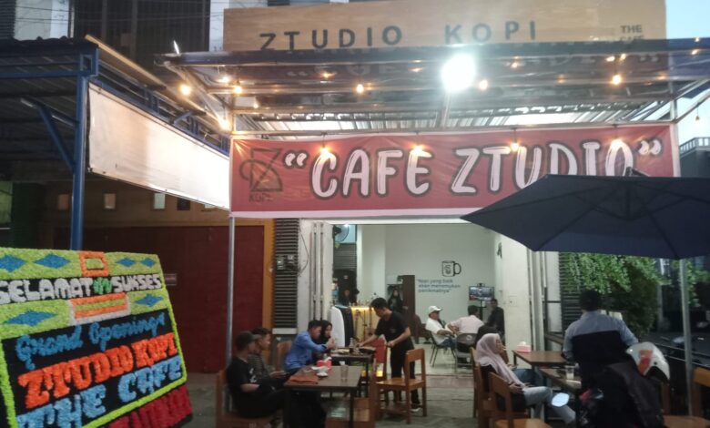 Ztudio Kopi, Cafe Pertama di Makassar yang Gunakan Meja Seni Custom
