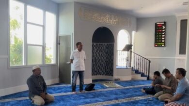 Danny Salat Zuhur di Masjid At Thohir Los Angeles, Harap Dapat Jadi Pusat Komunitas dan Dakwah