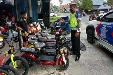 Polisi Larang Penggunaan Motor Listrik di Jalan Umum, Dishub Makassar Mendukung