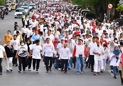 Olahraga Sekaligus Silaturahmi, Gubernur Lepas Peserta Sulsel Anti Mager 10.000 Langkah