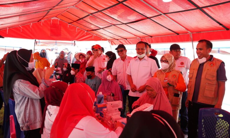 Dukung Baksos IKA Unhas, Pemprov Sulsel Turunkan Nakes Beri Layanan Pemeriksaan Kesehatan Gratis di Bone