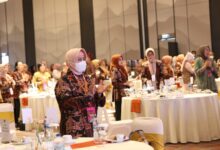 Hadiri Ladies Program Apeksi XV, Indira Apresiasi Desainer Lokal Padang