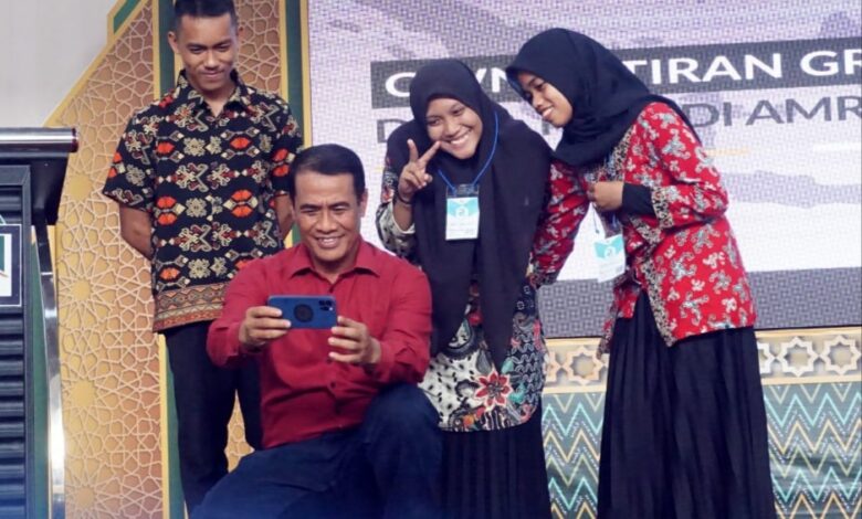 AAS Berbagi Kiat Sukses ke Ribuan Maba IAIN Parepare dan Beri Bantu Beasiswa