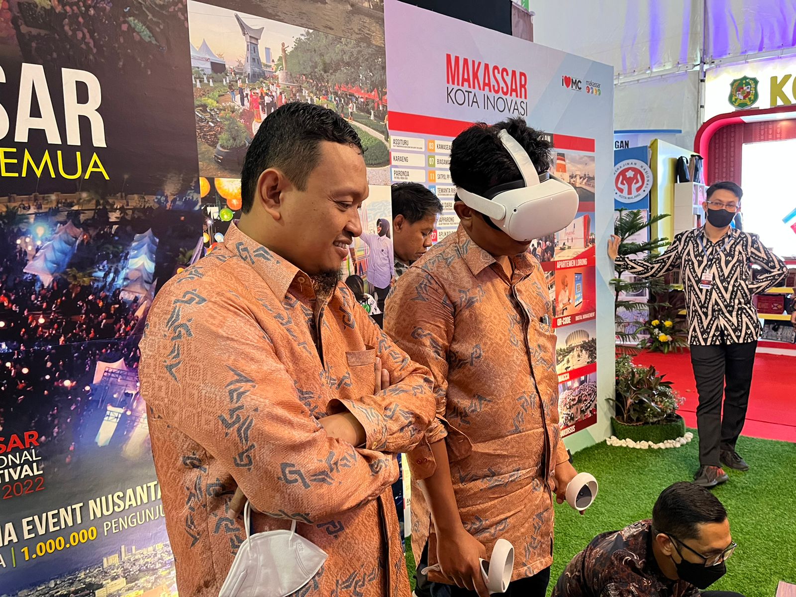 Nuansa Metaverse, Makassar Hadirkan Kacamata VR Oculus Di Booth APEKSI PADANG