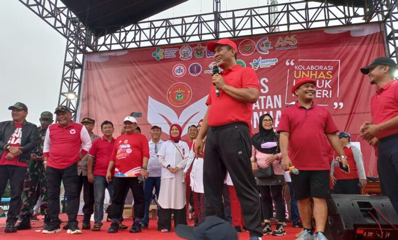 Andi Amran Bersama IKA Unhas Gelar Bakti Sosial di Kampung Halamannya