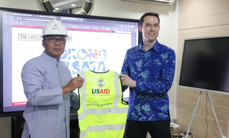USAID-CCBO Paparkan Hasil Riset Soal Sampah di Hadapan Danny Pomanto