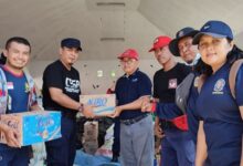 Damkar Palu Serahkan Bantuan Bagi Korban Banjir di Torue