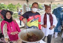 Danny Masak Rendang dan Racik Teh Talua di Hari Ke 3 APEKSI Padang