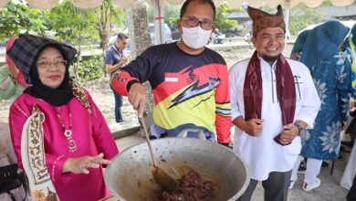 Danny Masak Rendang dan Racik Teh Talua di Hari Ke 3 APEKSI Padang