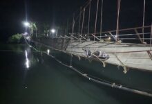 Jembatan Barakkao Ambruk Saat Warga Sedang Mengantar Orang Yang Lagi Sakit Parah