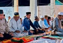 Di Masjid Terapung Tanpa Atap, Ketua DPRD Makassar Salat Tarawih