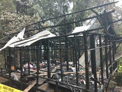 Instruksi Gubernur Andi Sudirman, Bupati Yohanis Bassang Salurkan Bantuan ke Korban Kebakaran di Torut